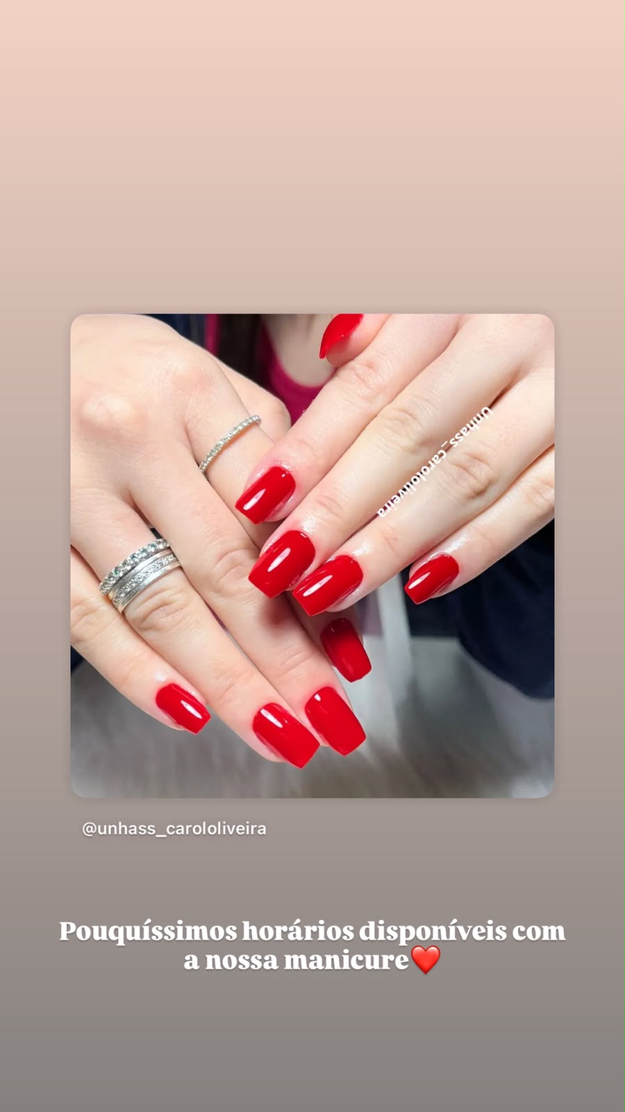 Manicure — vermelho clássico